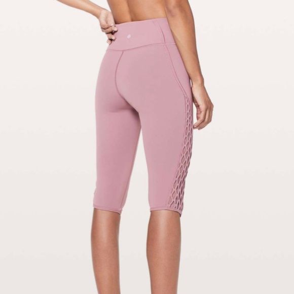 Lululemon // Love Knot Crop 15" // Size 2 - Picture 3 of 8